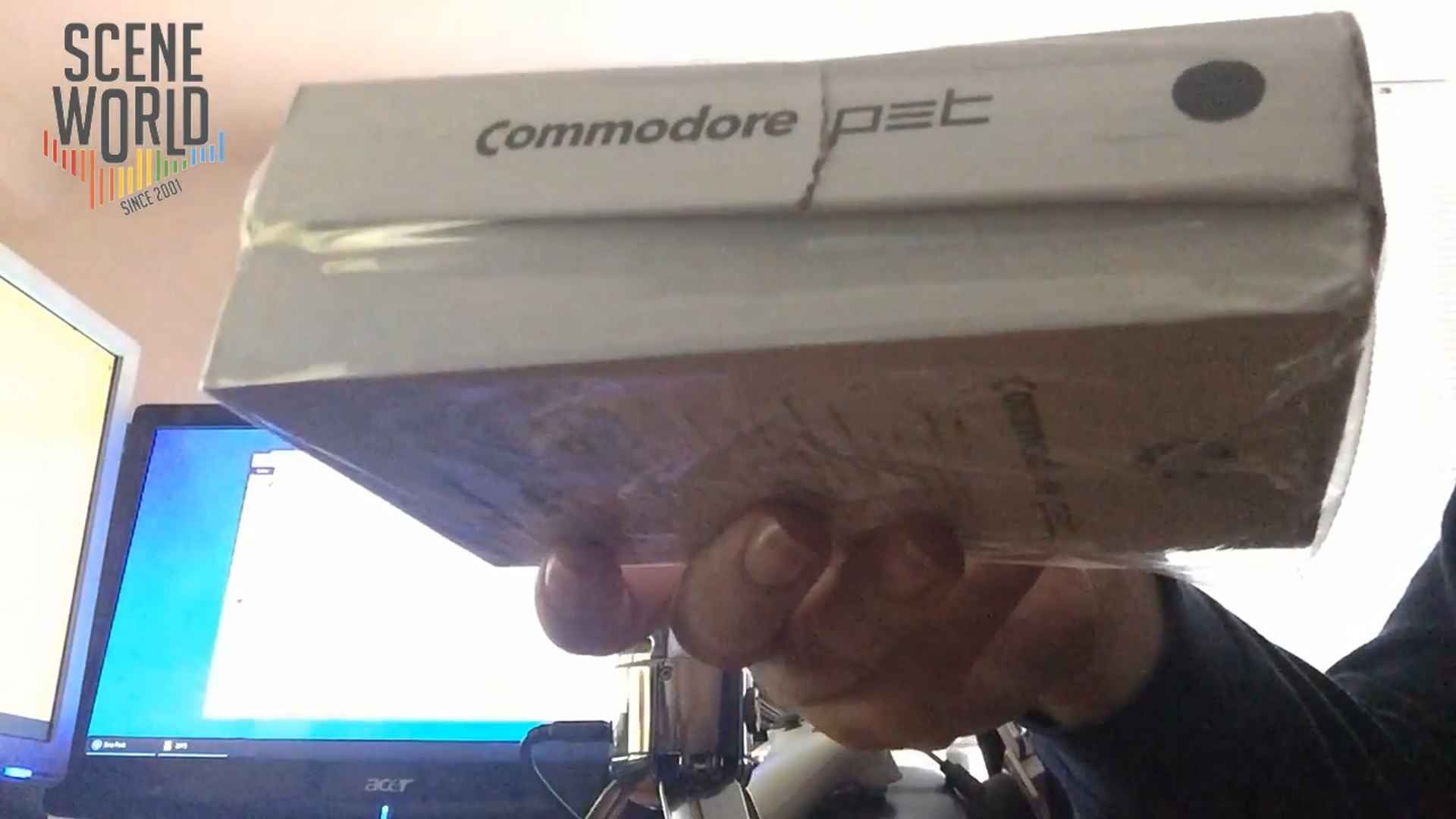 Commodore PET Smartphone damaged box