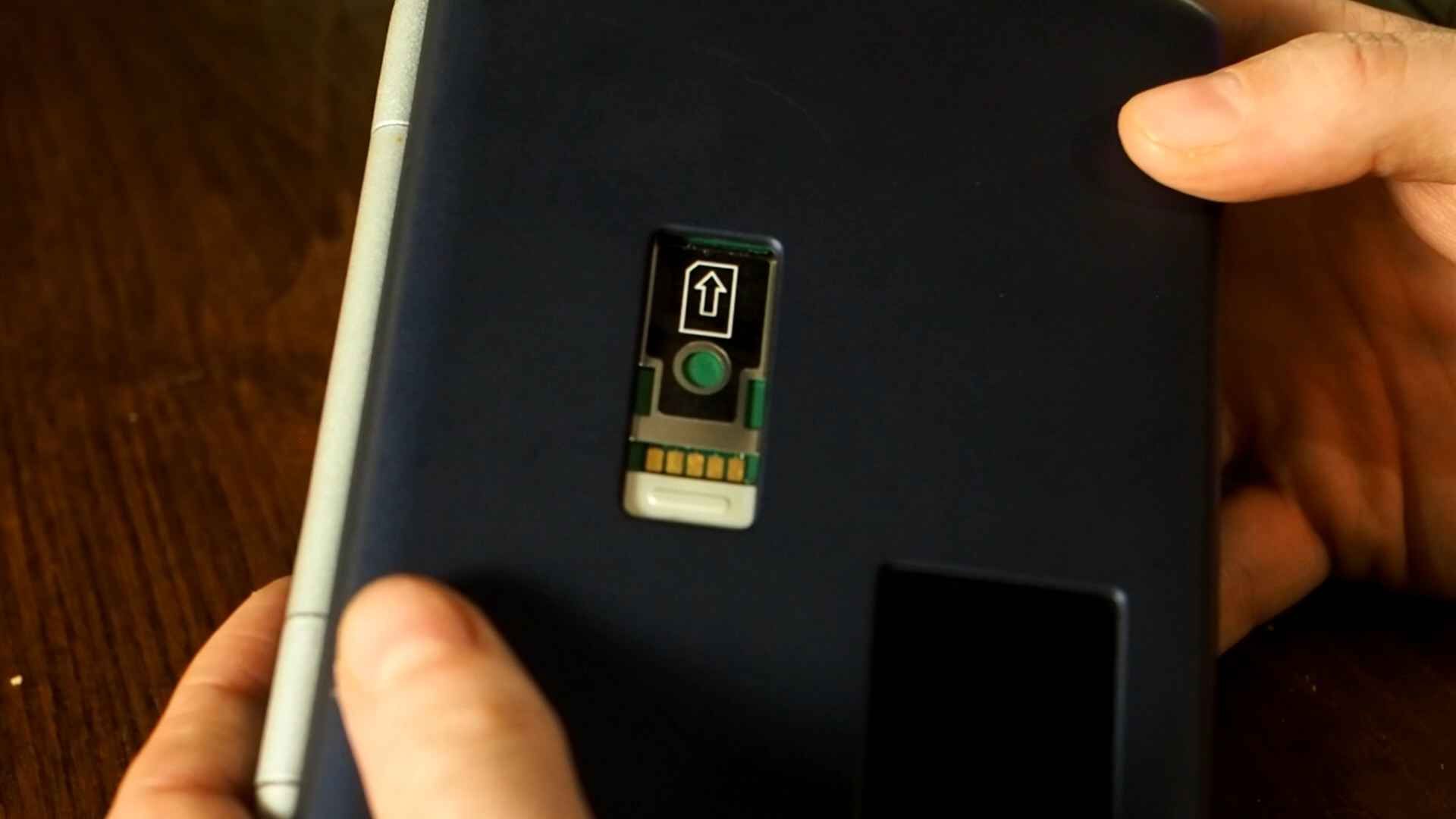 Sim card slot on the top of the FlipStart