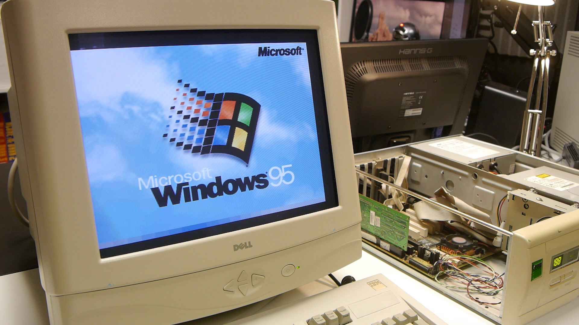 Windows 95 running on a desktop PC, with a Dell CRT